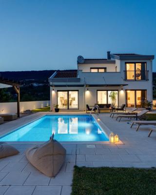 NEW Villa Anja is a 4 bedroom villa with a 32 sqm heated pool near Imotski