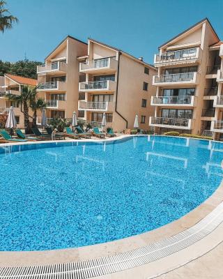 A&A Apartment in Blue Horizon Przno with pool