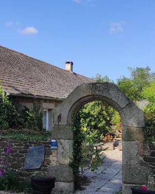 Gîte - Les Pivoines Les Jardins de Kerellec 20min de la mer 4 à 6 personnes terrasse