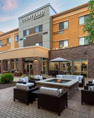 Courtyard Mankato Hotel & Event Center