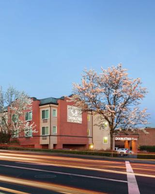 DoubleTree by Hilton Portland Tigard