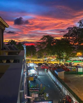 Big Boys' Bed & Burger - Patong Beach