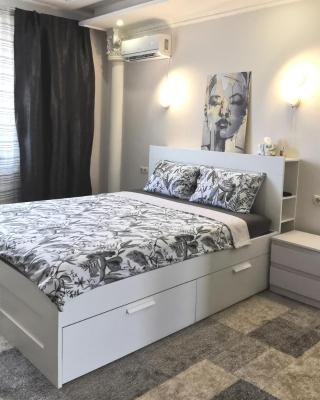 Приватний будинок в Миколаєві з гаражем Private House in Mykolaiv with garage