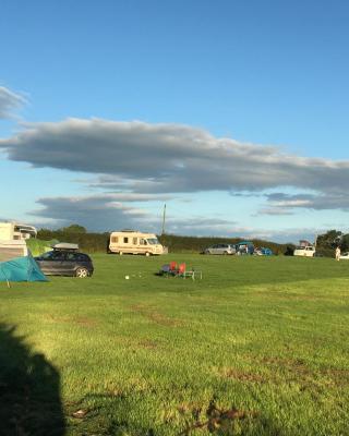 Carreg y Gwynt Campsite - Touring and tent pitches