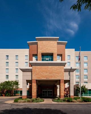 Hampton Inn & Suites St. Louis at Forest Park