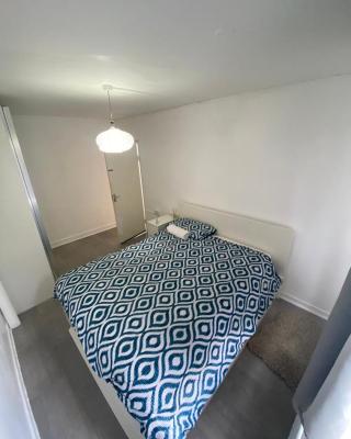 Superb flat next to Stockwell station!!!
