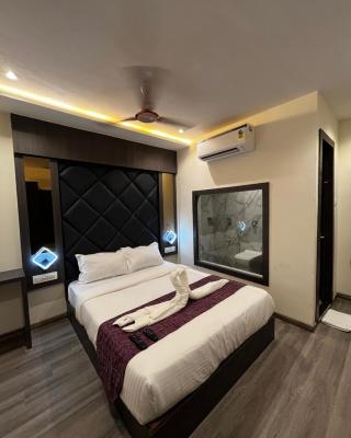 Hotel Classio Andheri - Near DN Nagar Metro Station