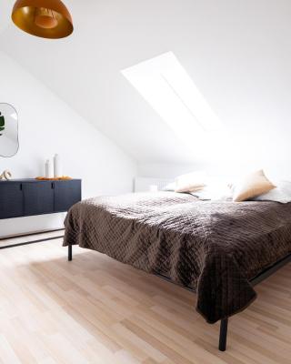 Design-Ferienwohnung in Kelberg am Nürburgring: Platz für 6, Küche, WiFi, Netflix