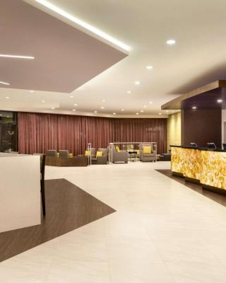 DoubleTree by Hilton Hotel Toronto Airport West