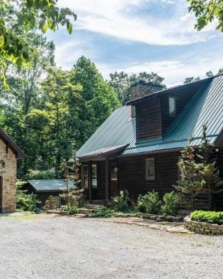 Cozy 2 Bedroom Cabin Nestled in Wooded Hideaway