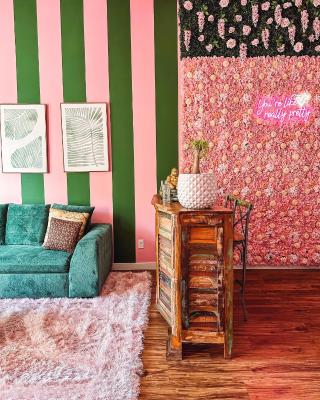 Dreaming With Dolly - Luxe Stay Near Broadway