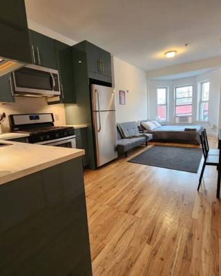 Deluxe Studio minutes from NYC!