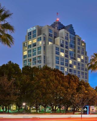 Hilton Los Angeles North-Glendale & Executive Meeting Center