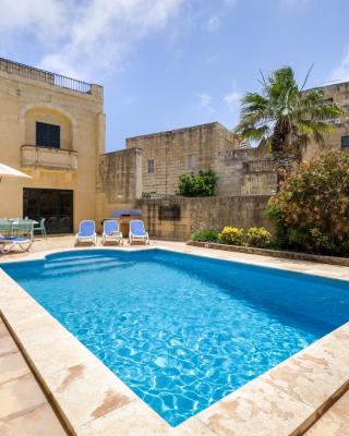 Dar ta' Lonza Villa with Private Pool