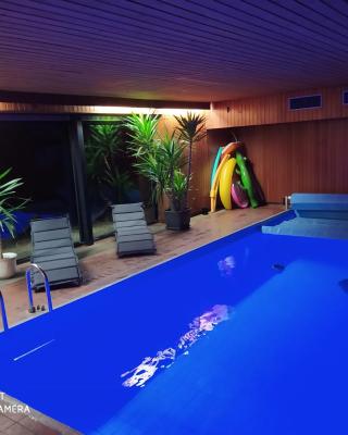Park Villa Ferienwohnung mit Pool und 3 Schlafzimmer