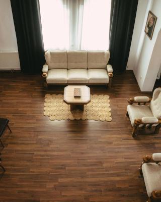 Turnul Mareșalului -Casă de Vacanță cu Panoramă 360 în Inima Naturii, lângă Transfăgărășan