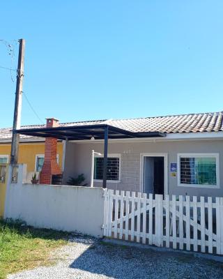 Excelente casa na praia em Matinhos PR. 600 metros da praia.