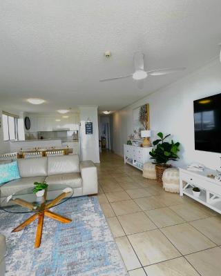 Beach Front Ocean View 3 Bedroom Apartment in Maroochydore