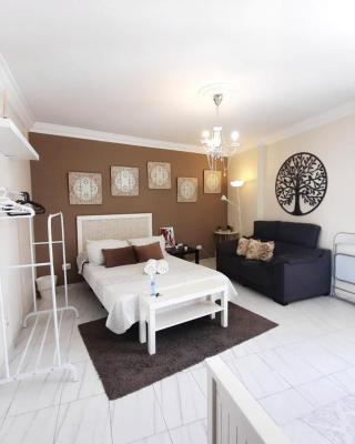 Budget and cute rooms with balcony Sevilla center