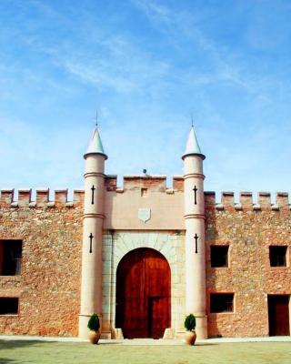 Masía de San Juan, casa rural renovada en Castillo con piscina, Aire Acondicionado y terraza privada