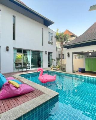 Pattaya private Jacuzzi Pool Villa Nearby BEACH