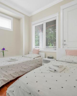 Luxurious Getaway in Vancouver-Private room with attached bathroom