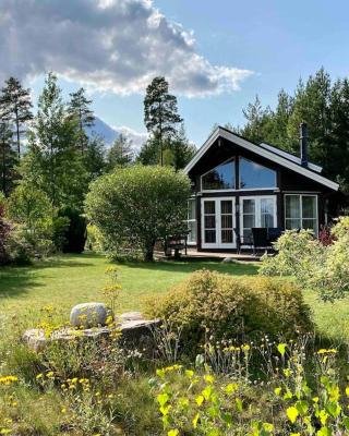 Cozy cabin w/garden, BBQ, canoe, swimming, central