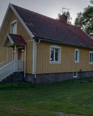 Stålemara Gård Lilla gula huset på landet