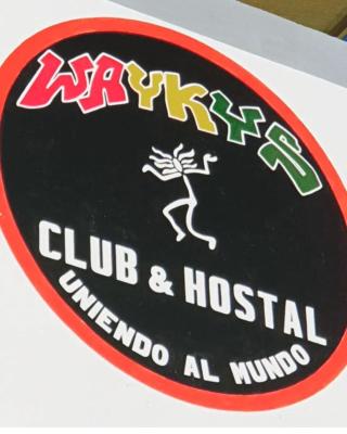 Wayky's Club and Hostal