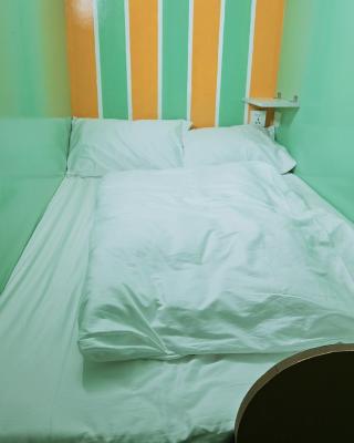 Ruby Star Hostel Dubai loft Bed Partition G