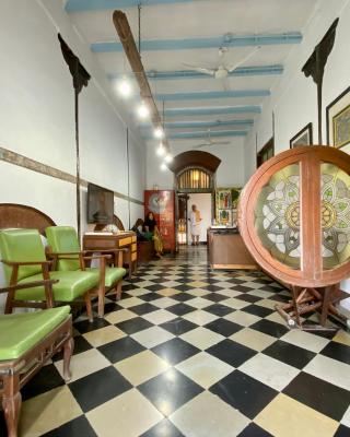 Hostel Vasantashram CST Mumbai, Free Wifi with 1940s Retro vibe