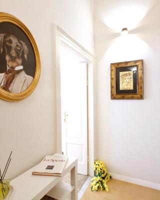 BREATHE LIGURIA - LUCY 1 bedroom and 1 apartment in a newly renovated nineteenth-century building in the historic center near the sea