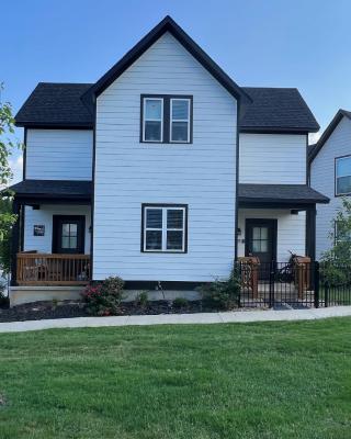 New Centennial Park Luxury Smart Home w Courtyard