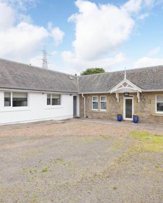 Two Bedroom Country Cottage With Parking