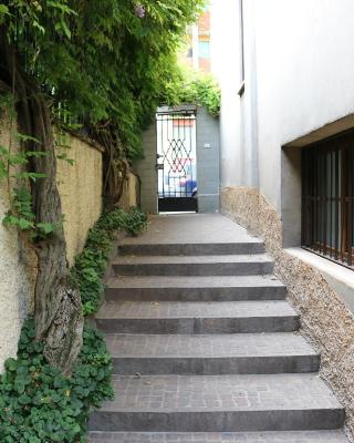Gambara GuestS House