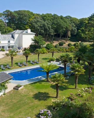 Red River Stables - Peaceful, beautiful grounds, swimming pool, central location for West Cornwall