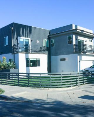 4BR/4BR modern house at Mid-city
