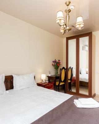 Prime location Apartment with Three Bedroom