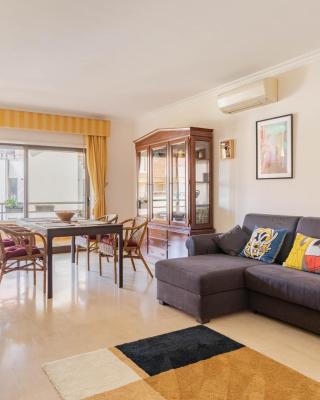Central Cascais Apartment with private parking