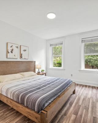 Oakland/University @C Modern & Stylish Private Bedroom with Shared Bathroom