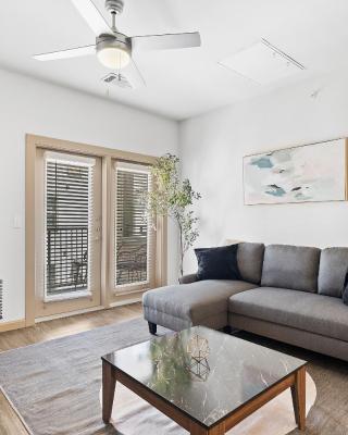 Luxe 3B/2B Getaway - Pool, Gym, Parking, Pet Wash