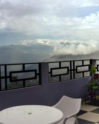 Hotel Hill Queen near Sherpa Gumba Darjeeling Mall 5 Min Couple Friendly