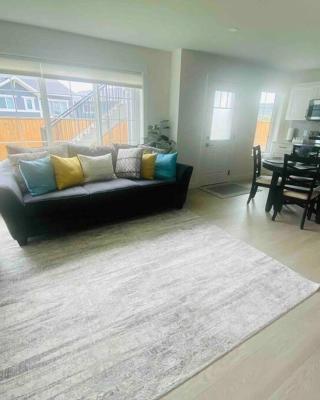 The Royal Bay Escape: Cozy 2 bedrooms garden suite