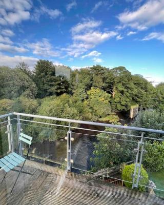 Modern Apartment by river - 20 mins to Belfast