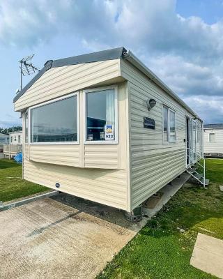 Superb Caravan With Free Wifi At Seawick Holiday Park Ref 27922sw