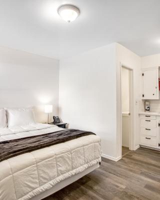 Cute as a Clam Cottage Room 5