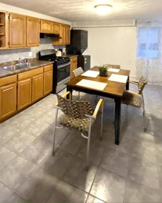 Glorious Suite near Downtown with washer/dryer