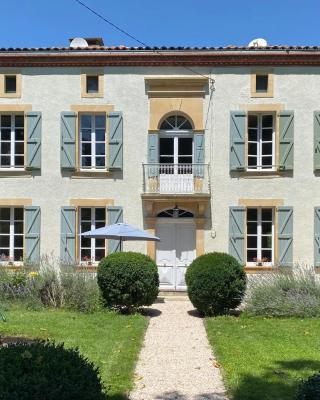Le Manoir aux Volets Verts with Hot Tub
