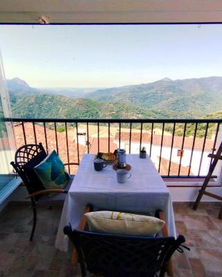 Casa Perejil, un balcón al Genal
