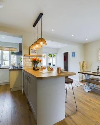 Stones Throw - stunning house, mins from beach and dogs welcome